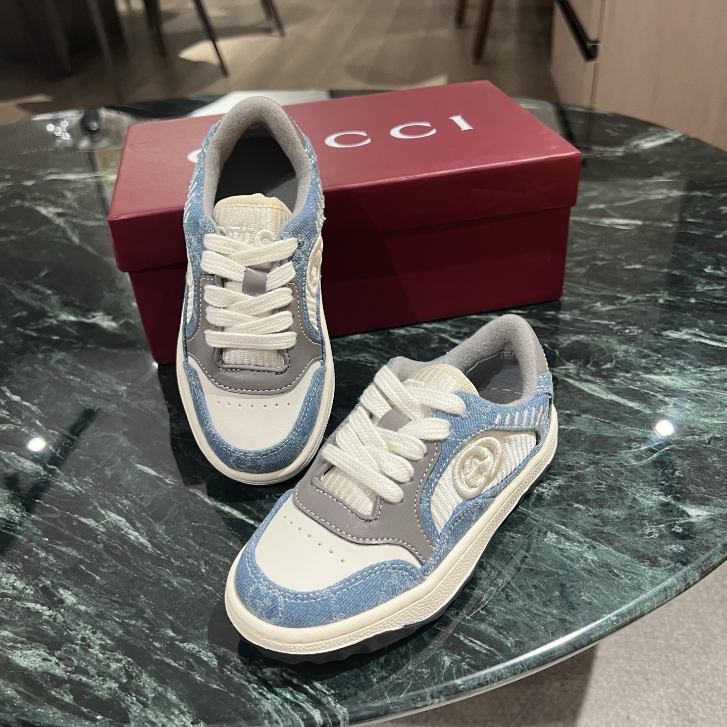 Children's shoes child